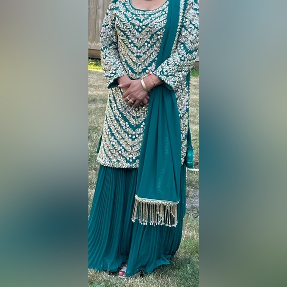 Heavy gharara suit - Picture 2 of 4